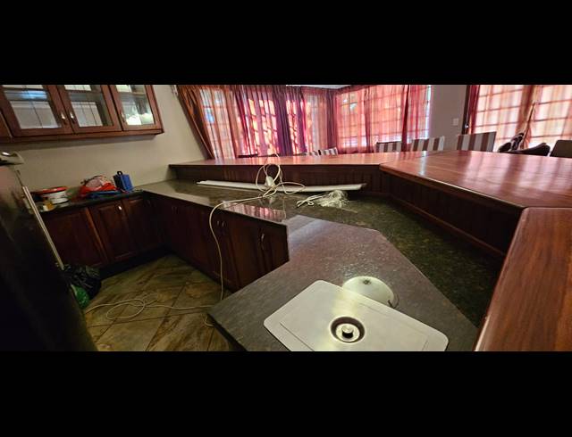 5 BEDROOM FREESTANDING FOR SALE IN SAFARI GARDENS